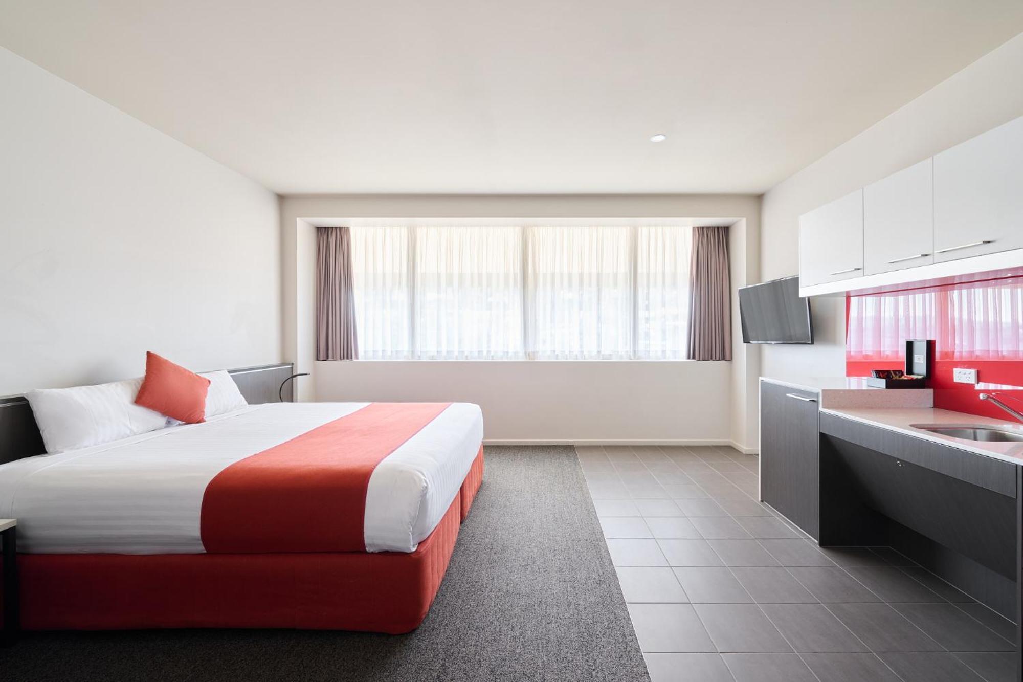 Abode Woden Aparthotel Canberra Exterior photo