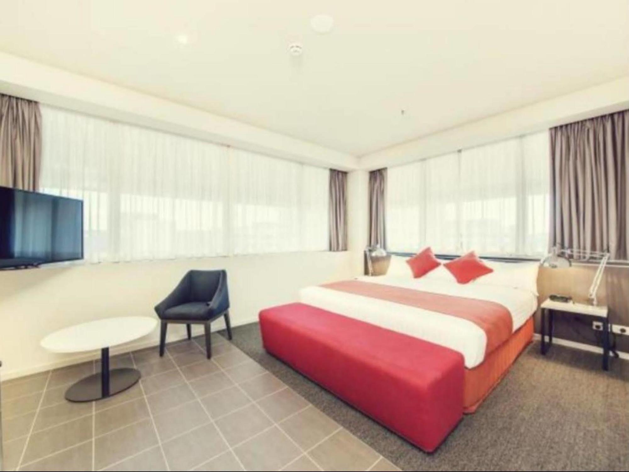 Abode Woden Aparthotel Canberra Exterior photo